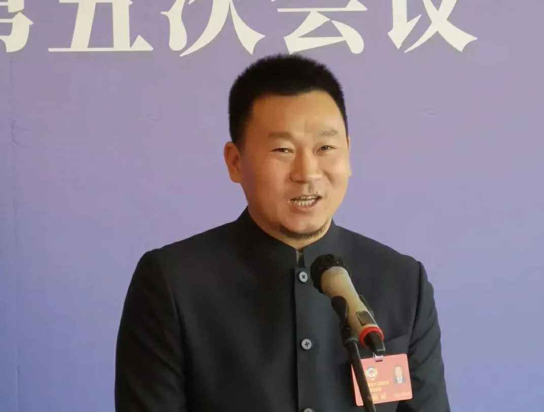 为进一步展示市政协团结、民主、开放、自信的形象，向市民和网友展示政协委员的履职风采，中山市政协十二届五次会议在2月4日上午开幕前开设“委员通道”，市政协委员、苏州乐天人工智能服务有限公司公司总经理陈朝阳走进“委员通道”，回应社会关切的问题。他就如何做好城市应急管理规划的问题进行发言，并回答记者提问。.jpg